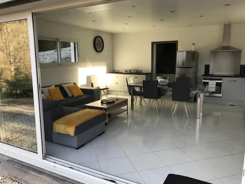 Airbnb performant: Nice cottage on the heights of Saint-Claude à Saint Claude