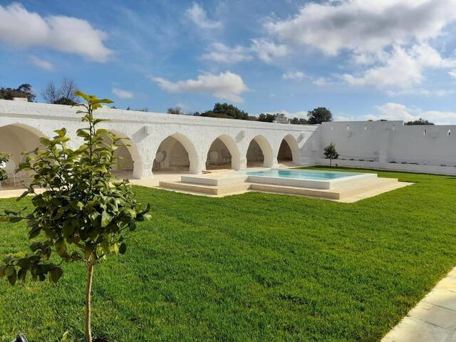 Panoramic Villa with pool and private beach gallery image 5