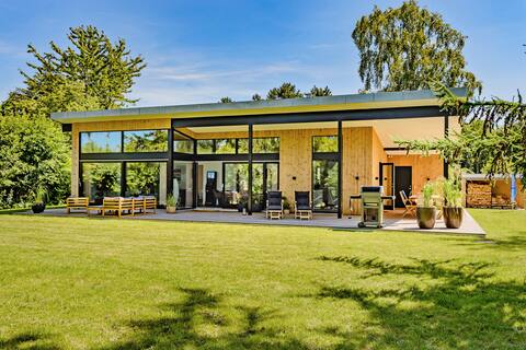 Unique holiday home - close to beach and harbour