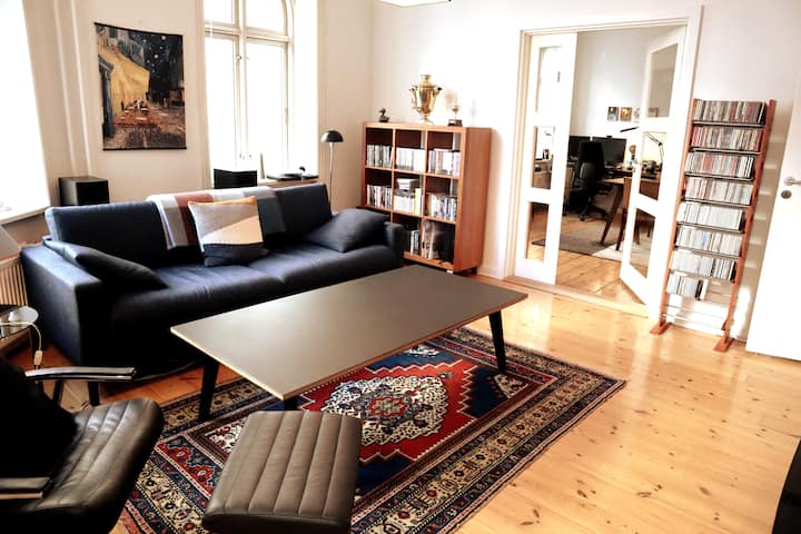 Sala de estar espaçosa