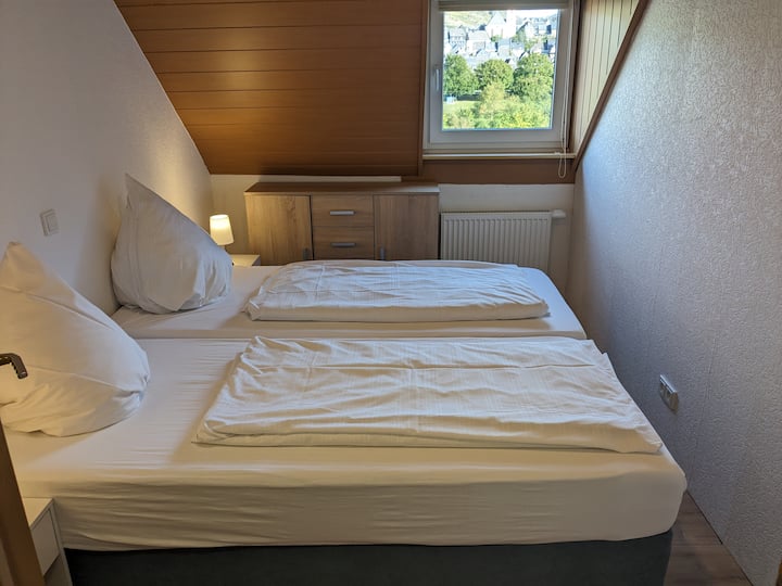 بيت عطلات "XL"، غرفة 8، سريران كبيران.