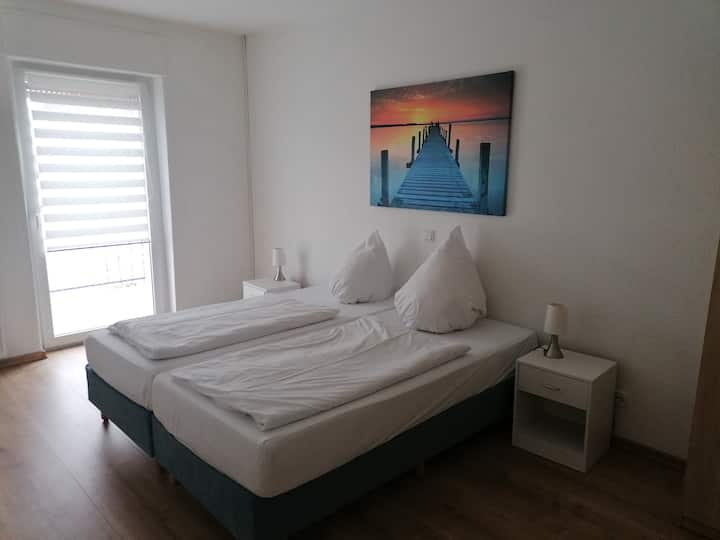 بيت عطلات "XL"، غرفة 1، سريران كبيران.