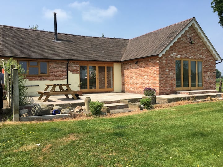Riverside, Two Bedroom Bungalow With Patio - Shrewsbury