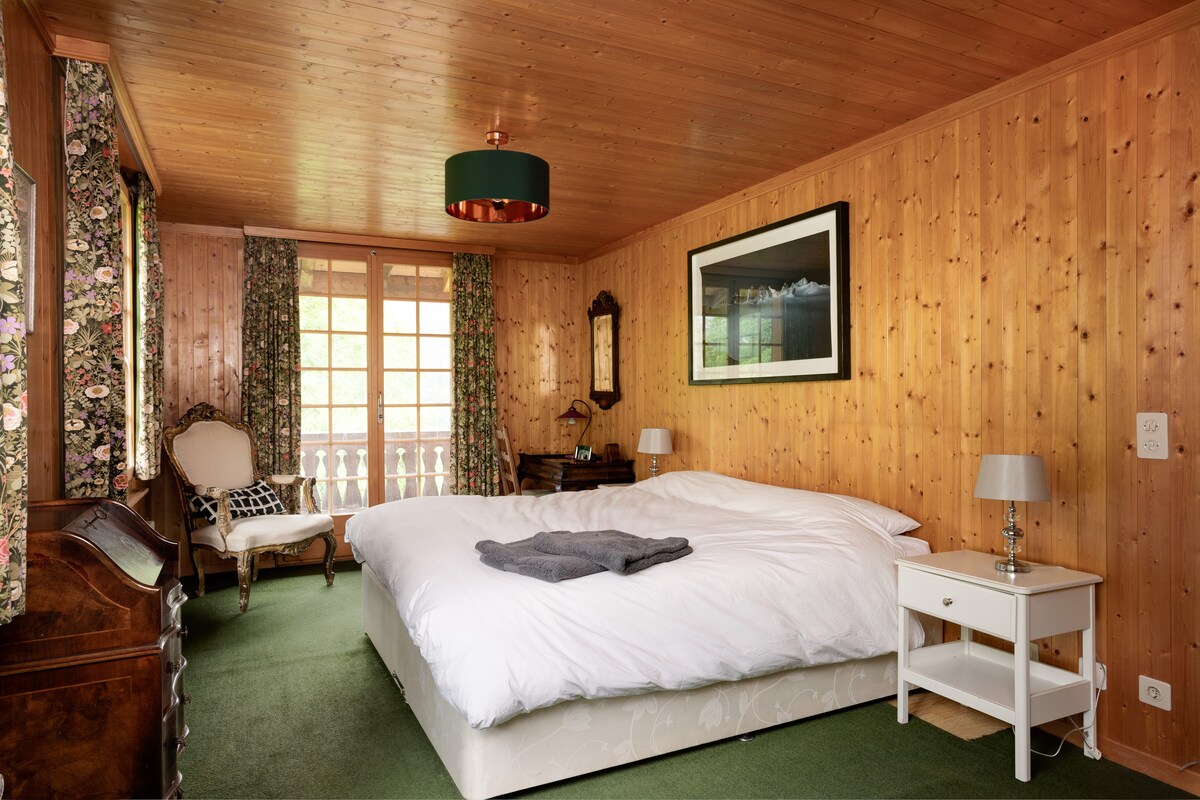 1楼。主卧室内配备套内卫生间