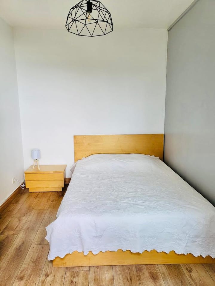 Sovrum
Säng 140 cm * 190 cm