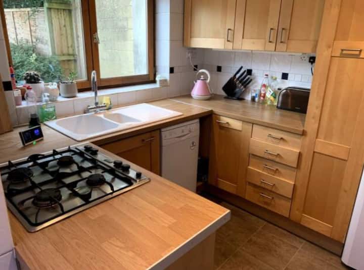 X - Cheerful 4 Bedroom House - X - Bath