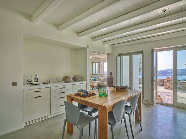 Cycladic 3 bd villa with stunning views & jacuzzi gallery image 5