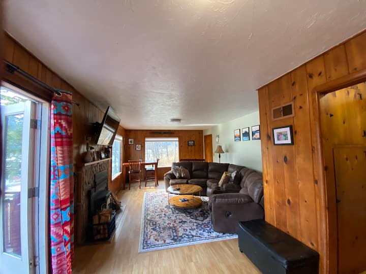 Cheerful 3-bedroom Home With Mountain Views! - Juneau, AK