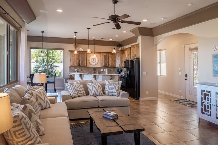 Extra large couches with a pull out full size Queen bed.