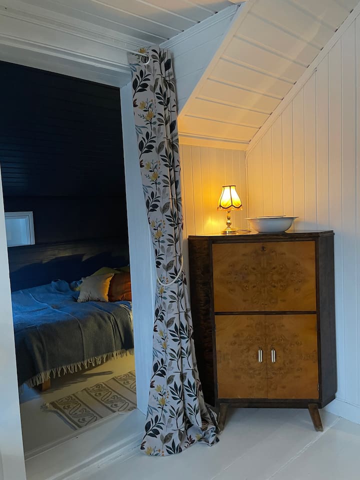 Საძინებელი 1 - დაკავშირებულია ლაუნჯთან/ოფისთან