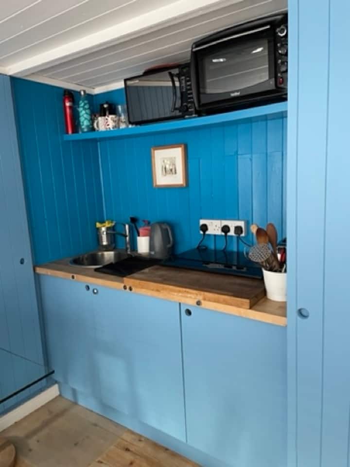 Studio Apartment With En Suite - London