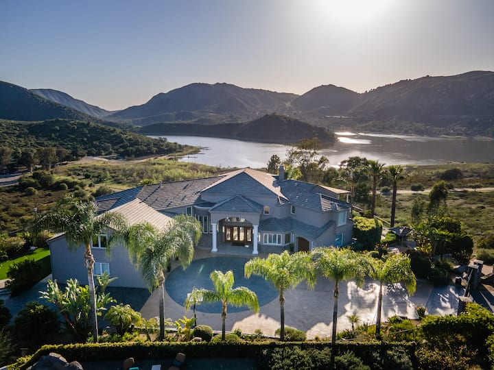 Lux 10,000 SQ FT Home: Sleeps 20, Movie & Game Rm!