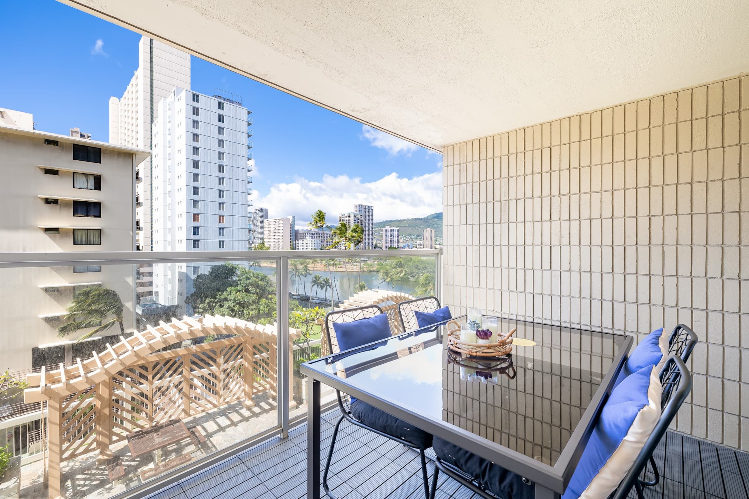 Charming & Cozy Queen Studio in Central Waikiki! - Image 16