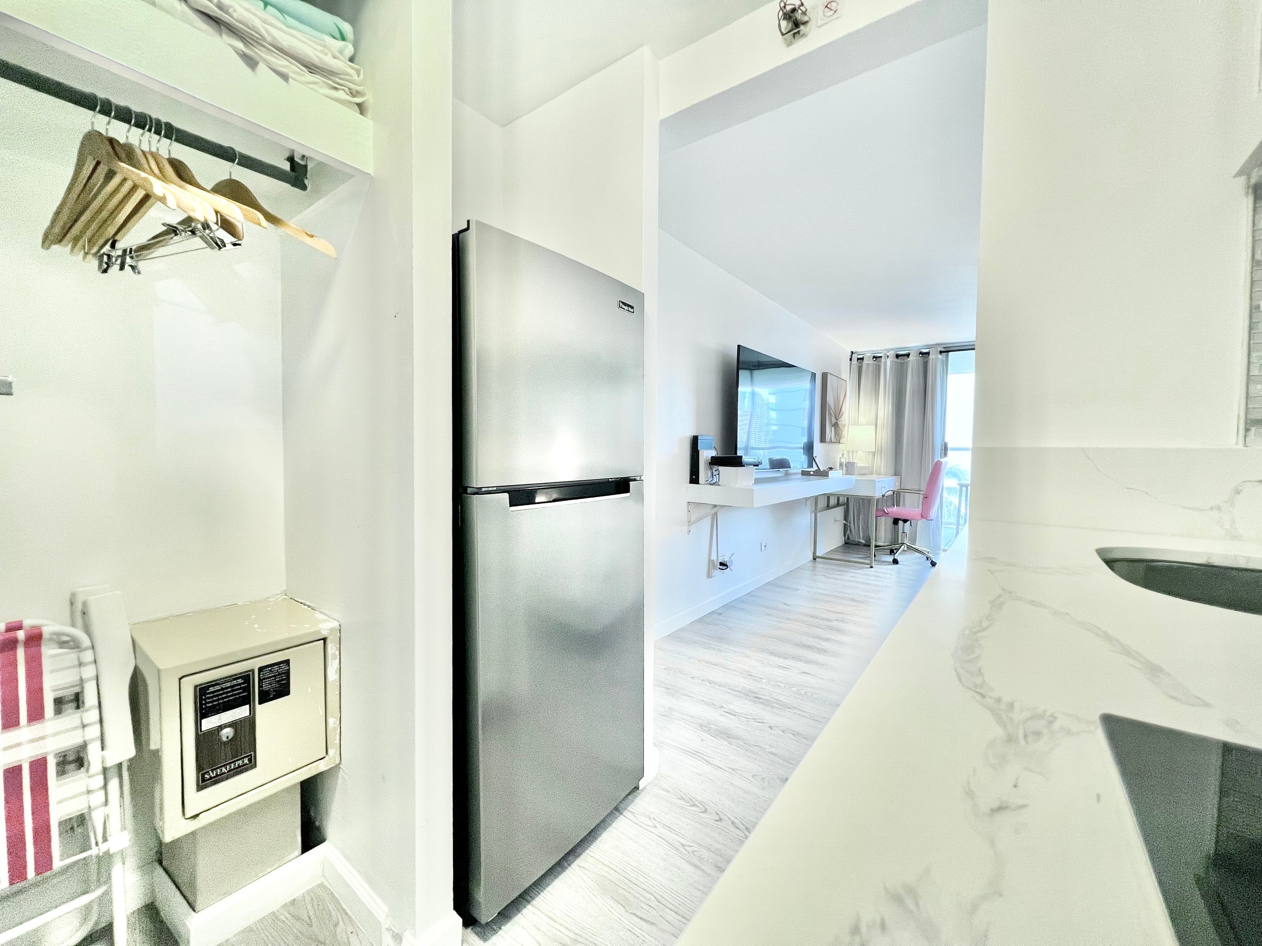 Charming & Cozy Queen Studio in Central Waikiki! - Image 9