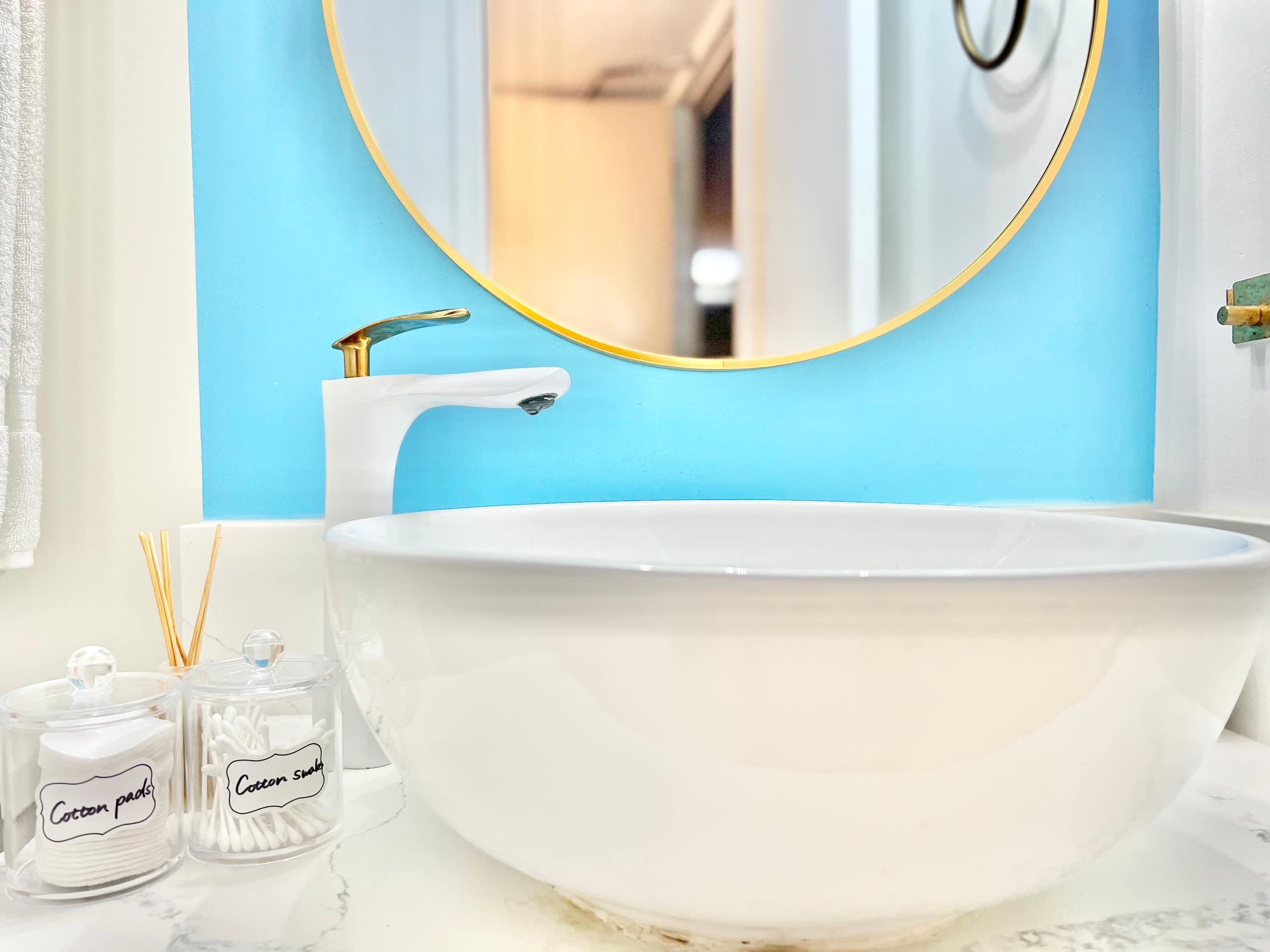 Charming & Cozy Queen Studio in Central Waikiki! - Image 13