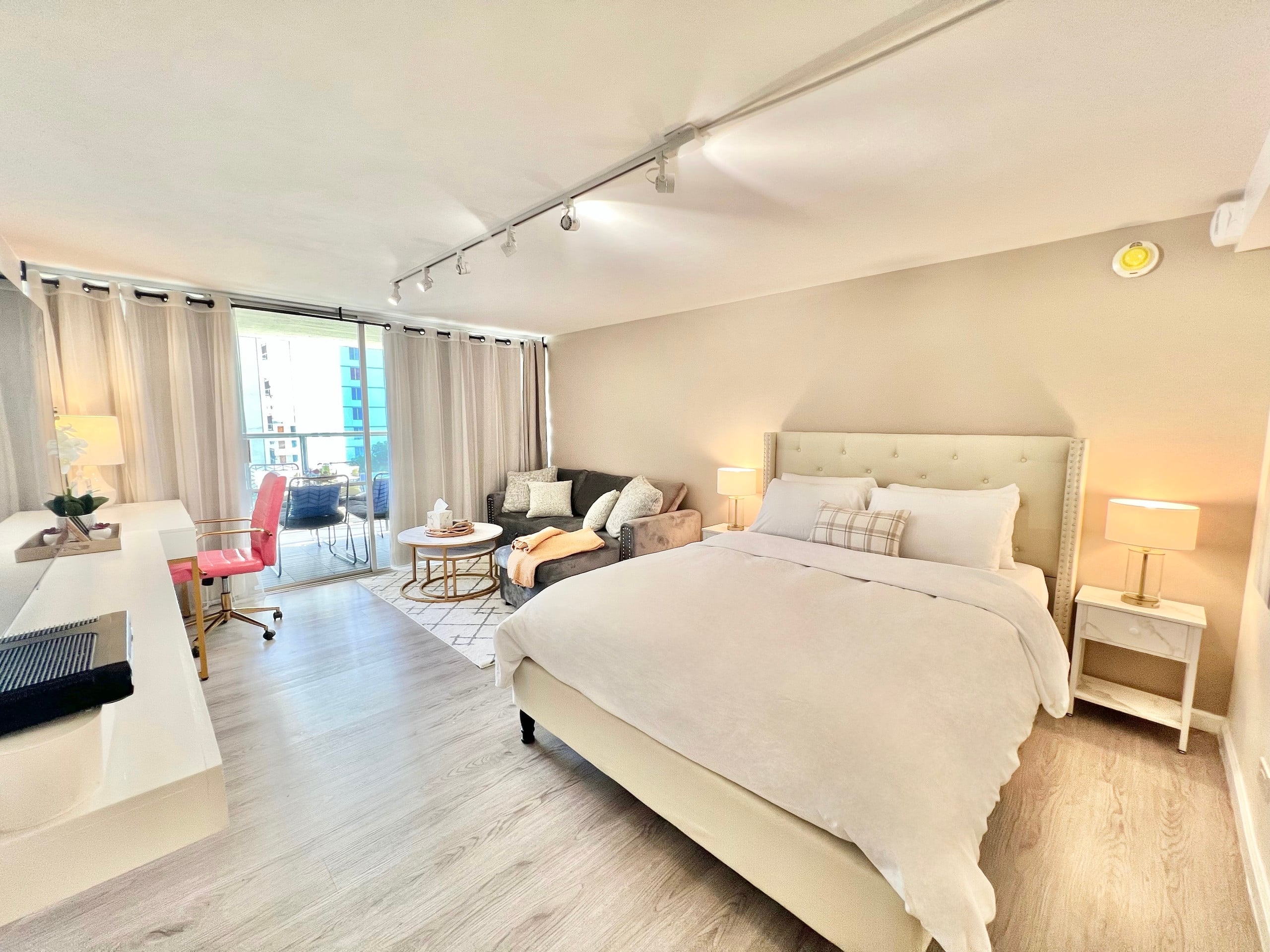 Charming & Cozy Queen Studio in Central Waikiki! - Image 4