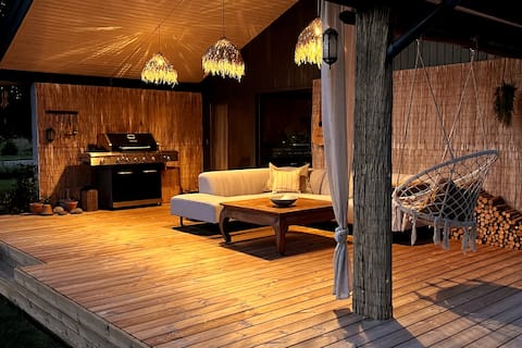 2-bedroom vacation home with indoor fireplace