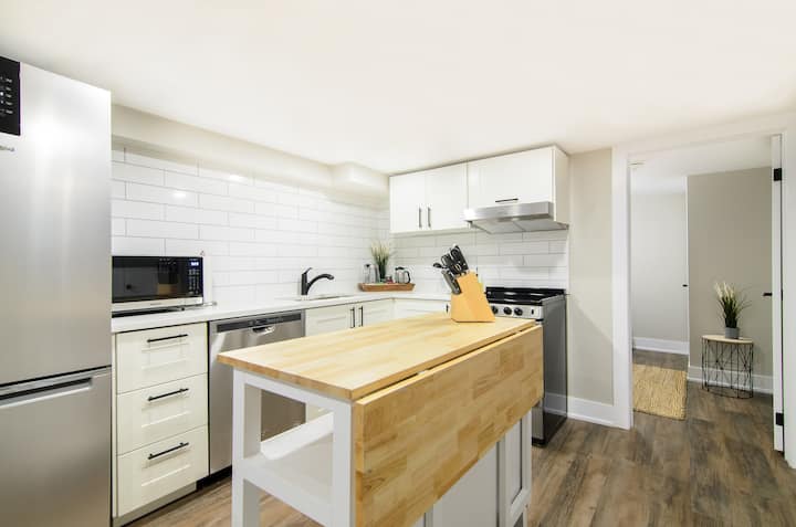 The Robin -Newly Renovated 2 Bedroom Near Hospital - Hamilton
