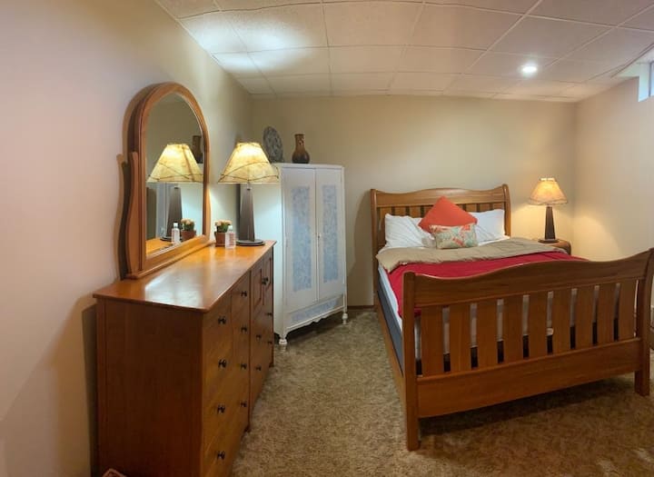 Стая за гости от долно ниво на тераса (спалня №6) - кралица 