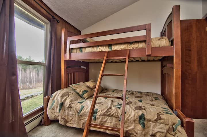 Основно легло за деца на горното ниво 
(Спалня №3) Пълна долна част/единична горна част