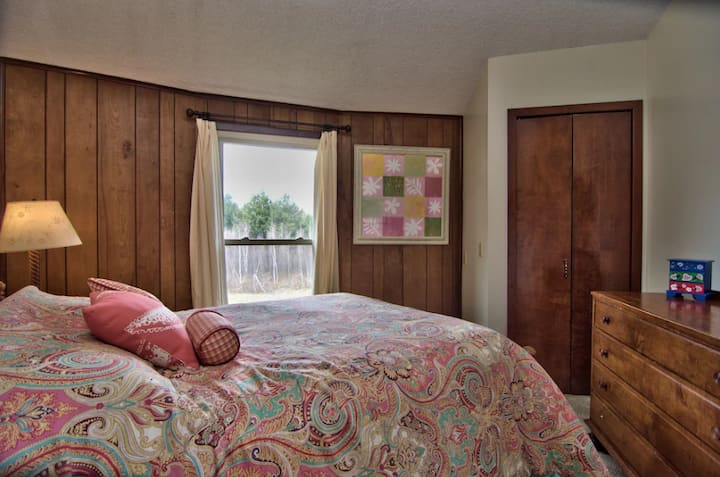 Стая за гости на горно ниво 
(Спалня №2) Кралица