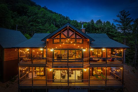 Luxe Family Lodge*Majestic Views*Pool*Game Rm*Htub