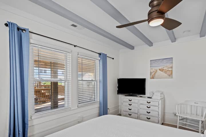 Hoofdslaapkamer met kingsize bed 