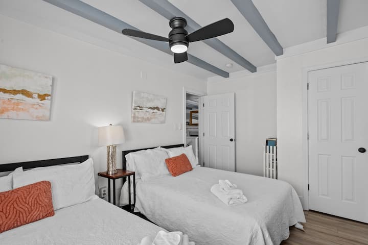 Tweepersoonskamer met tweepersoonsbed 2e verdieping 