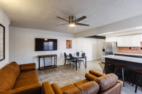 5BR Zion Retreat: 2Kitchens, FirePit, Mural & More