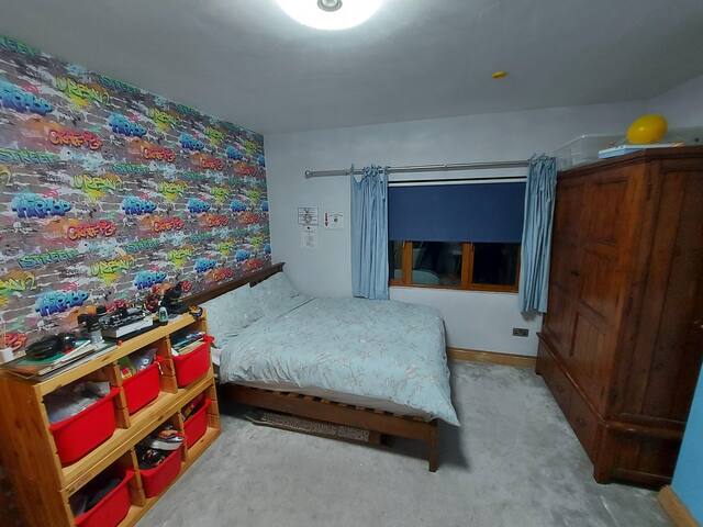 Attractive 4 bed house near Phoenix park. gallery image 4