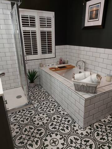 Attractive 4 bed house near Phoenix park. gallery image 3