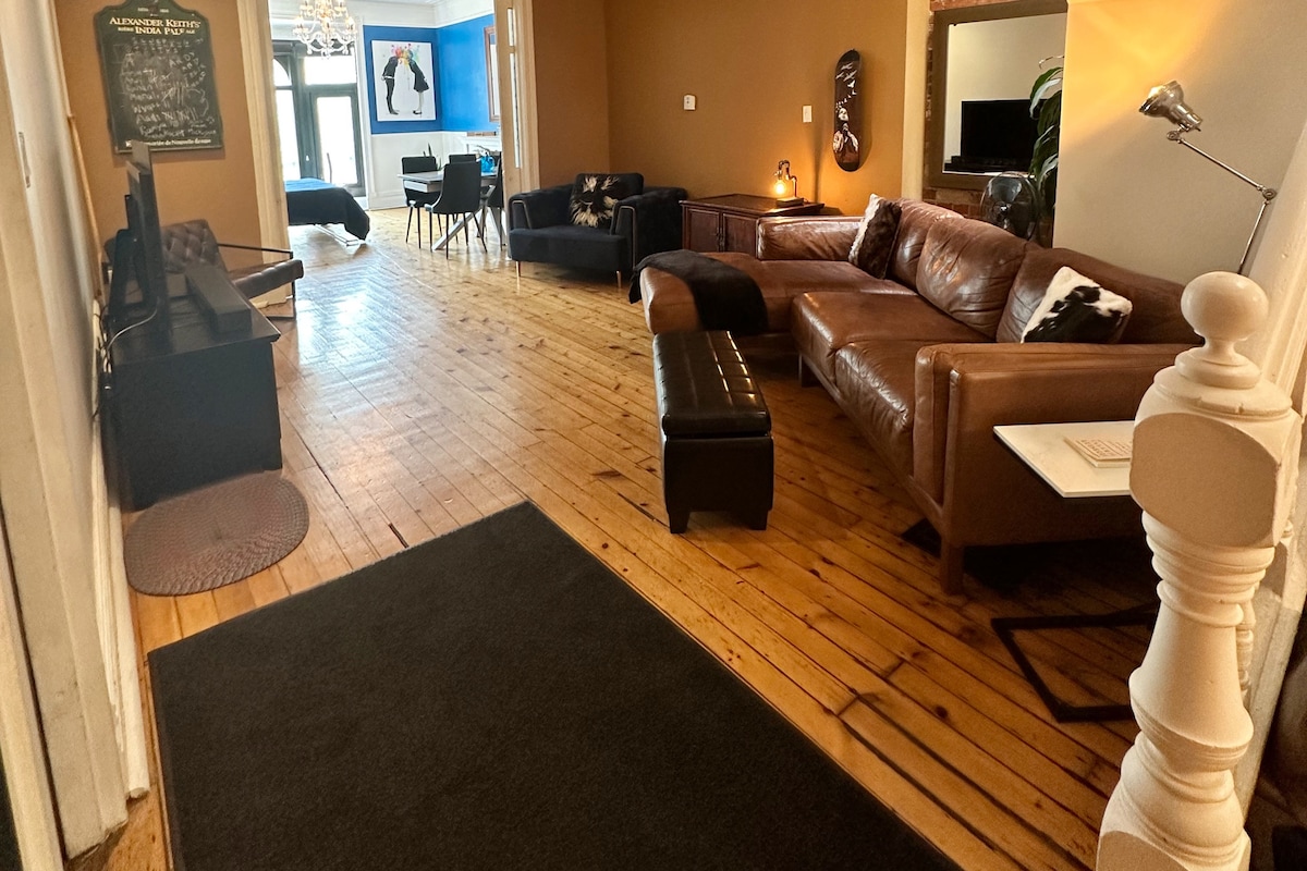 Dhoma kryesore e ndenjjes