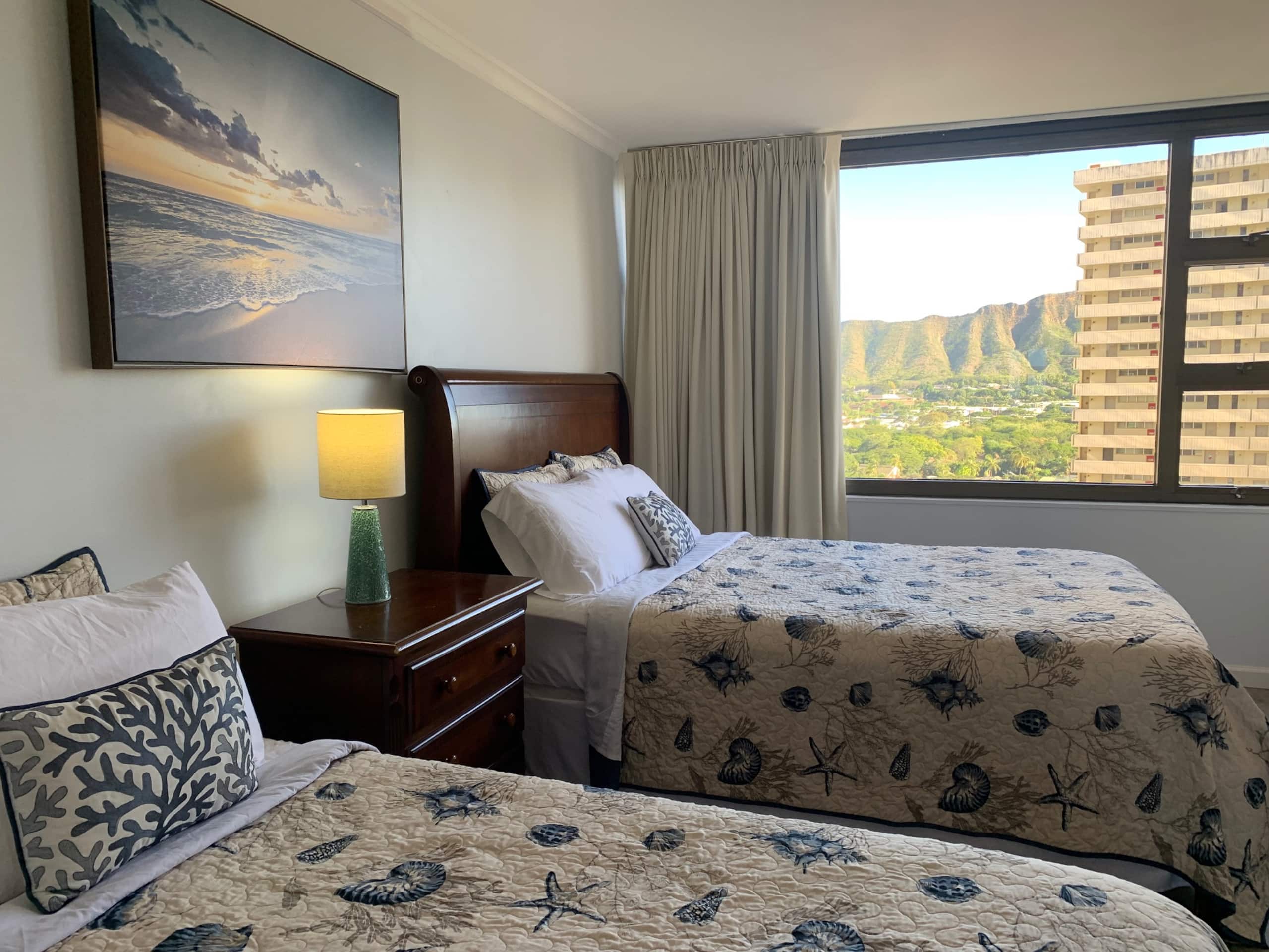 WB1909 Waikiki Steps to the Beach Wifi Ocean View - Image 5