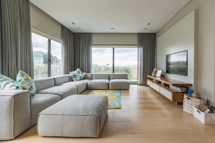 Opulent Four bedroom home for rent… gallery image 3