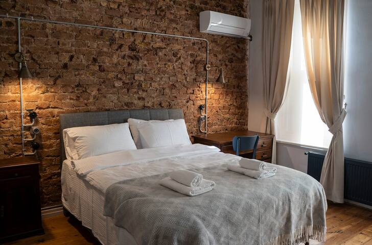 Galata Duplex House With Terrace For Large Groups gallery image 5