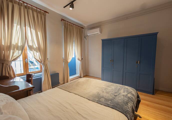 Galata Duplex House With Terrace For Large Groups gallery image 3