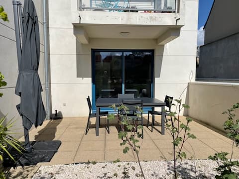 Annonce Airbnb populaire: Dinard apartment, large terrace, ground floor à Dinard