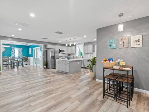 Private NEWLY Renovated 4 BED Family Friendly Home