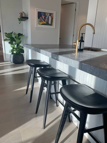 Modern, stylish apartment in heart of Collingwood gallery image 4