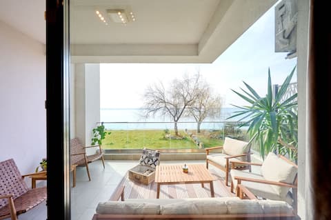 Aquarama Lake view 2BR Apart Mamaia free parking