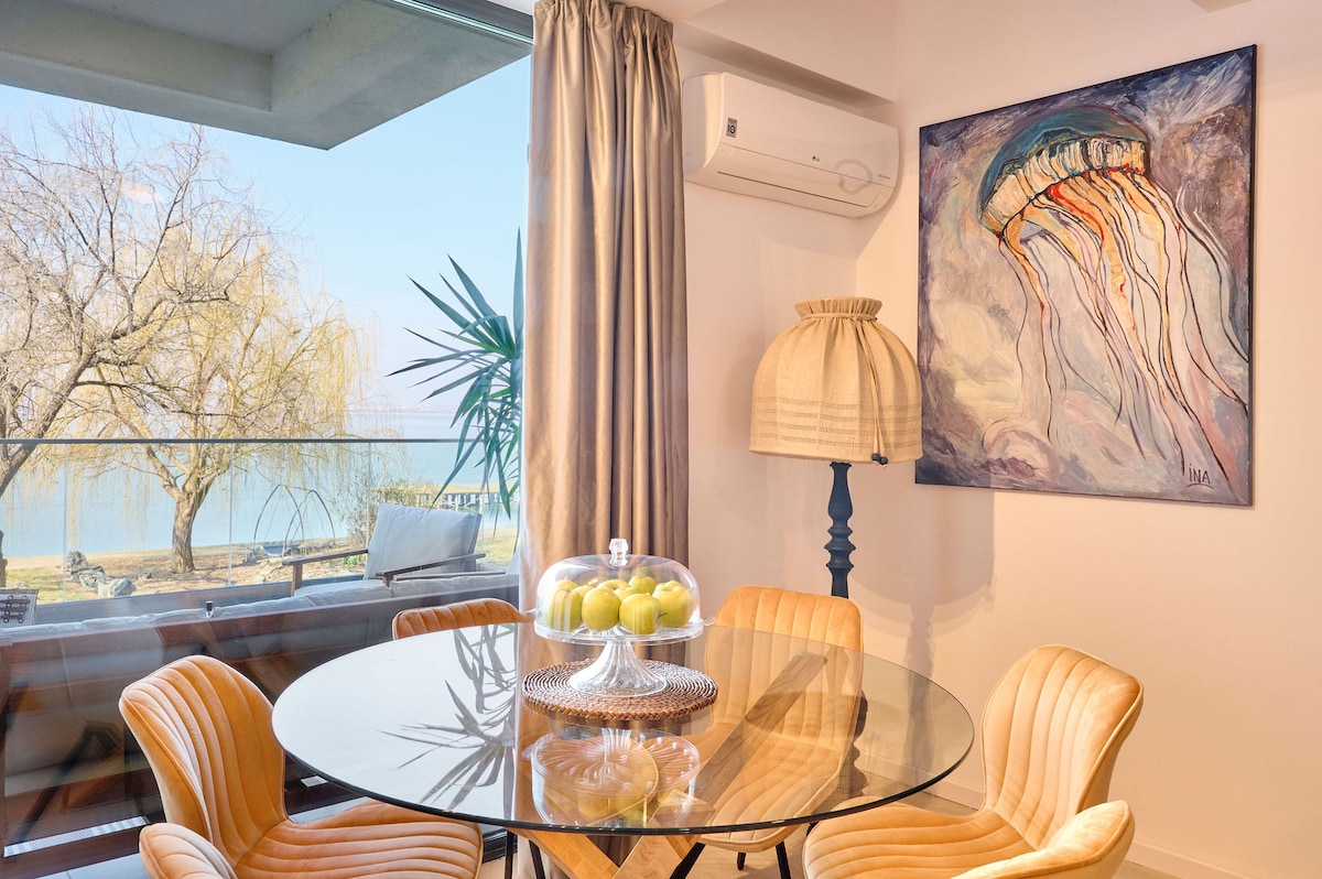 Aqua Vista Aquarama Lake View 2BR Mamaia — Apartment — vacation rental at Mamaia, Romania, Constanța, Romania — property photo 3 | Aqua Vista Rentals