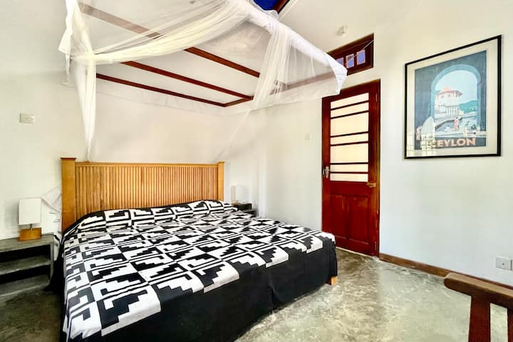 Chumba cha 6 kitanda cha ukubwa wa kifalme na vyandarua vya mbu