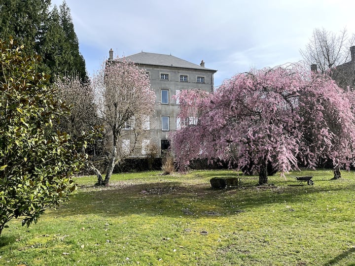 Belle Maison De Caractère Dans Un Village Médiéval - Treignac