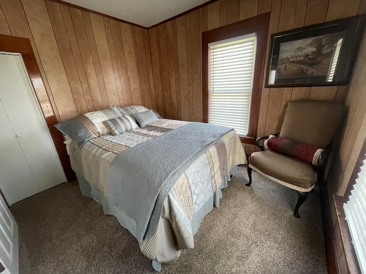 Guest bedroom 2 --sleeps 2.