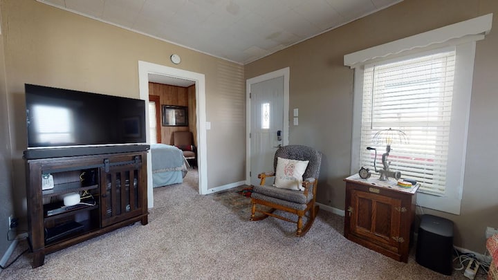 Full Private Home Country Getaway! - Burlingame, KS
