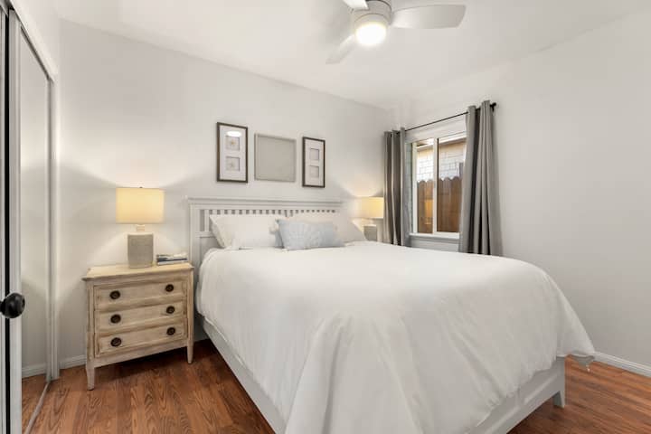 Dhomë kryesore me krevat dopio "queen" të rehatshëm