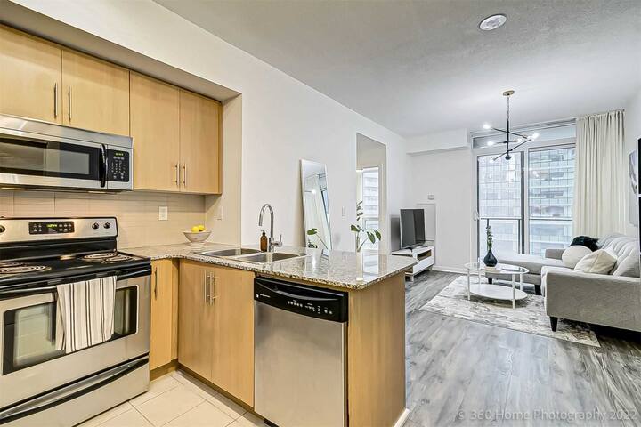 Stunning 2Bdrm-Scotiabank Arena gallery image 3