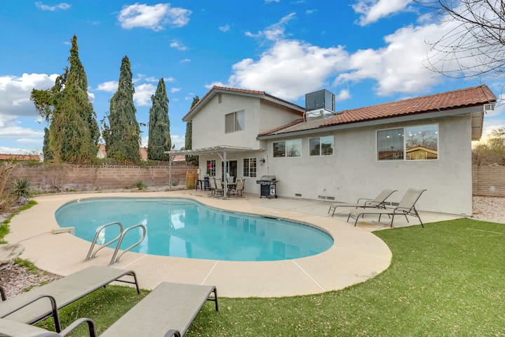 MidCentury Modern Home w/ Pool | 10 Min to Strip!