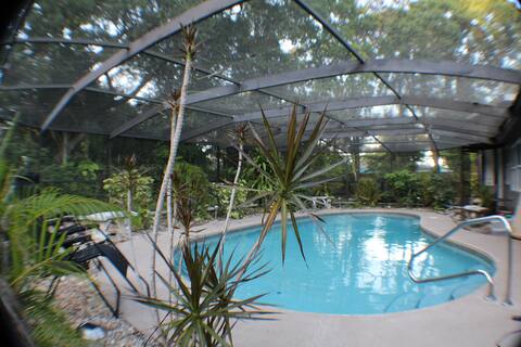 Secluded Oasis Entire House Heated Screened Pool