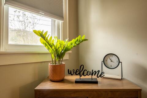 Our Cozy Corner~ Charming Home, Great neighborhood
